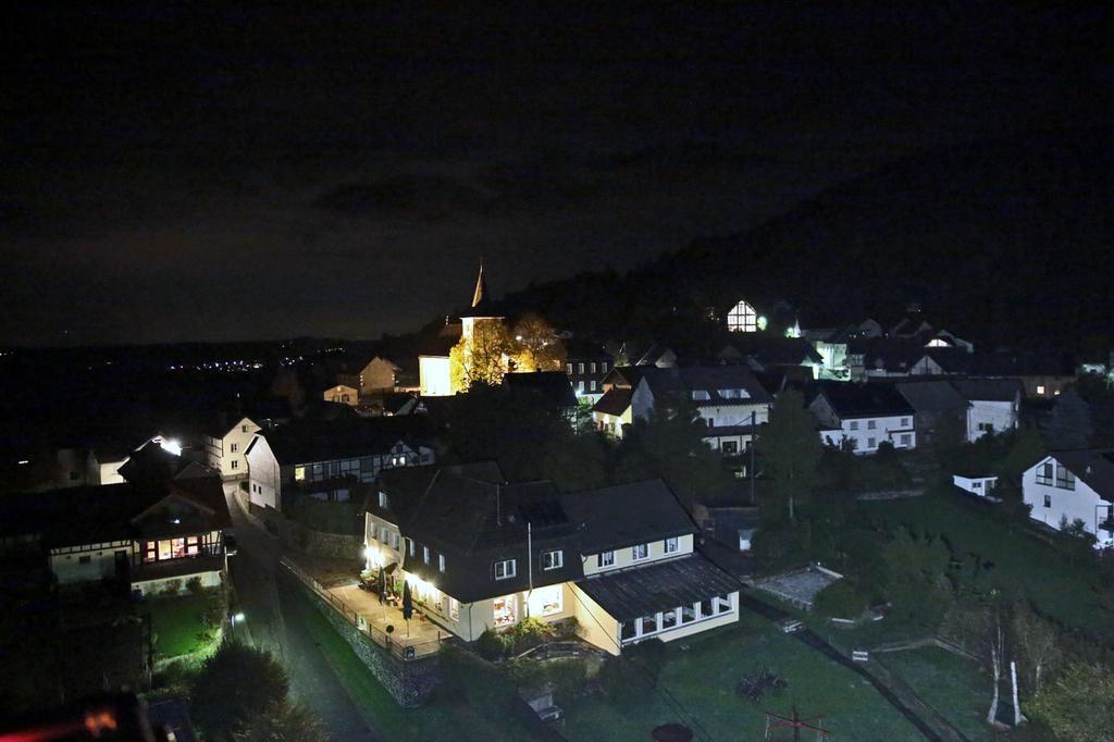 Gasthaus Zur Burgschaenke Aremberg Exteriör bild