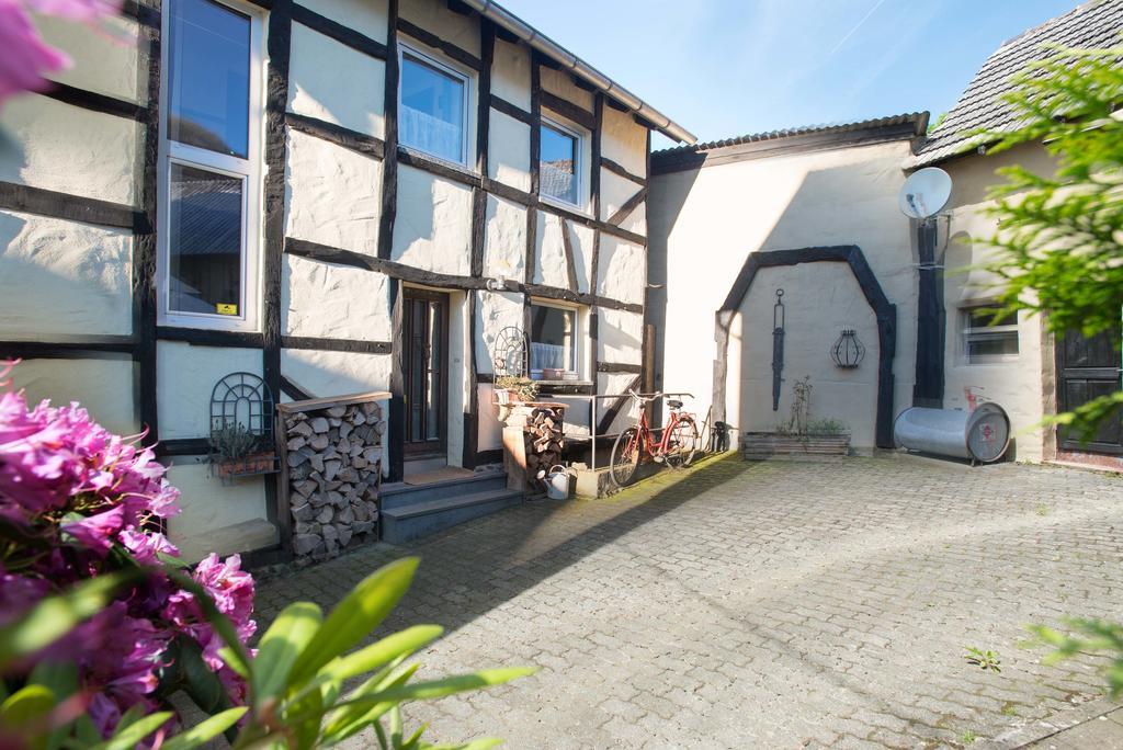 Gasthaus Zur Burgschaenke Aremberg Exteriör bild